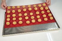 Silikon-Backmatte | -Form gelocht rot, antihaft (38,5 x 58,5 cm)