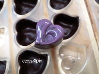 BIO Kakaobutter | Coverfarbe Drops | Chips gefärbt violett | lila (1 kg)